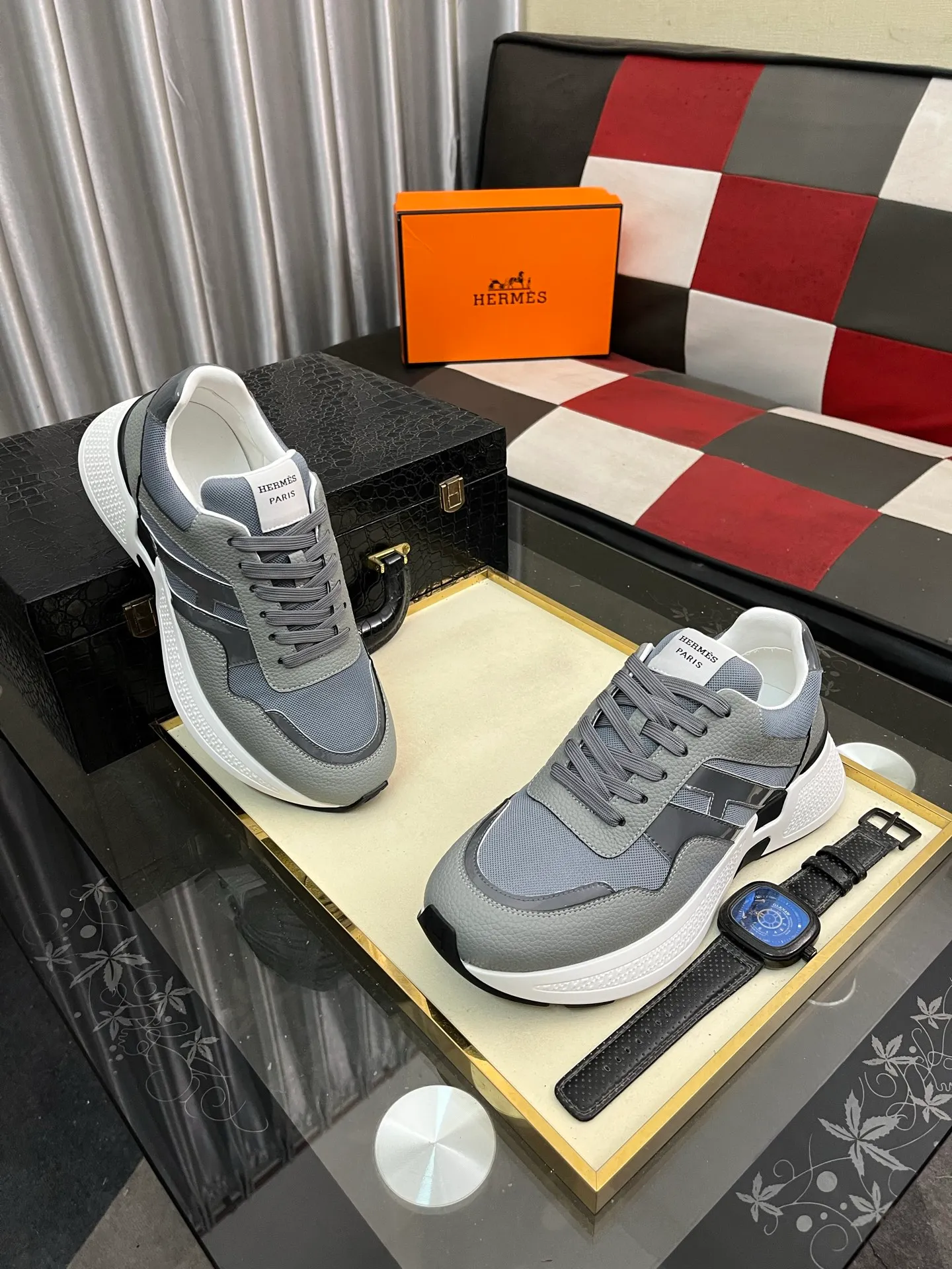 Men's shoes 💰540⌚️⌚️HERMES/Hermès Hugo thick-soled sneakers, casual men's shoes, these sneakers are made of imported first-layer cowhide leather and breathable mesh design. The contrasting color design creates a dynamic and modern shape. The front end of the toe is decorated with natural-color rubber inlays, which is novel and fashionable. The texture is incomparable, with cowhide lining and cowhide foot pads, the upper foot is comfortable and breathable, and the rubber sole is decorated with geometric patterns and iconic "H" details. A very personal one! Size: 38-44
